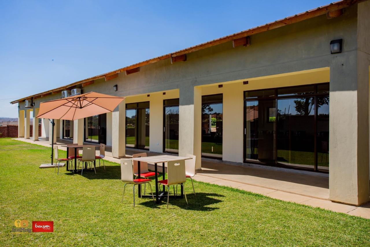 Douglas Lodge & Apartments Lilongwe Exterior photo