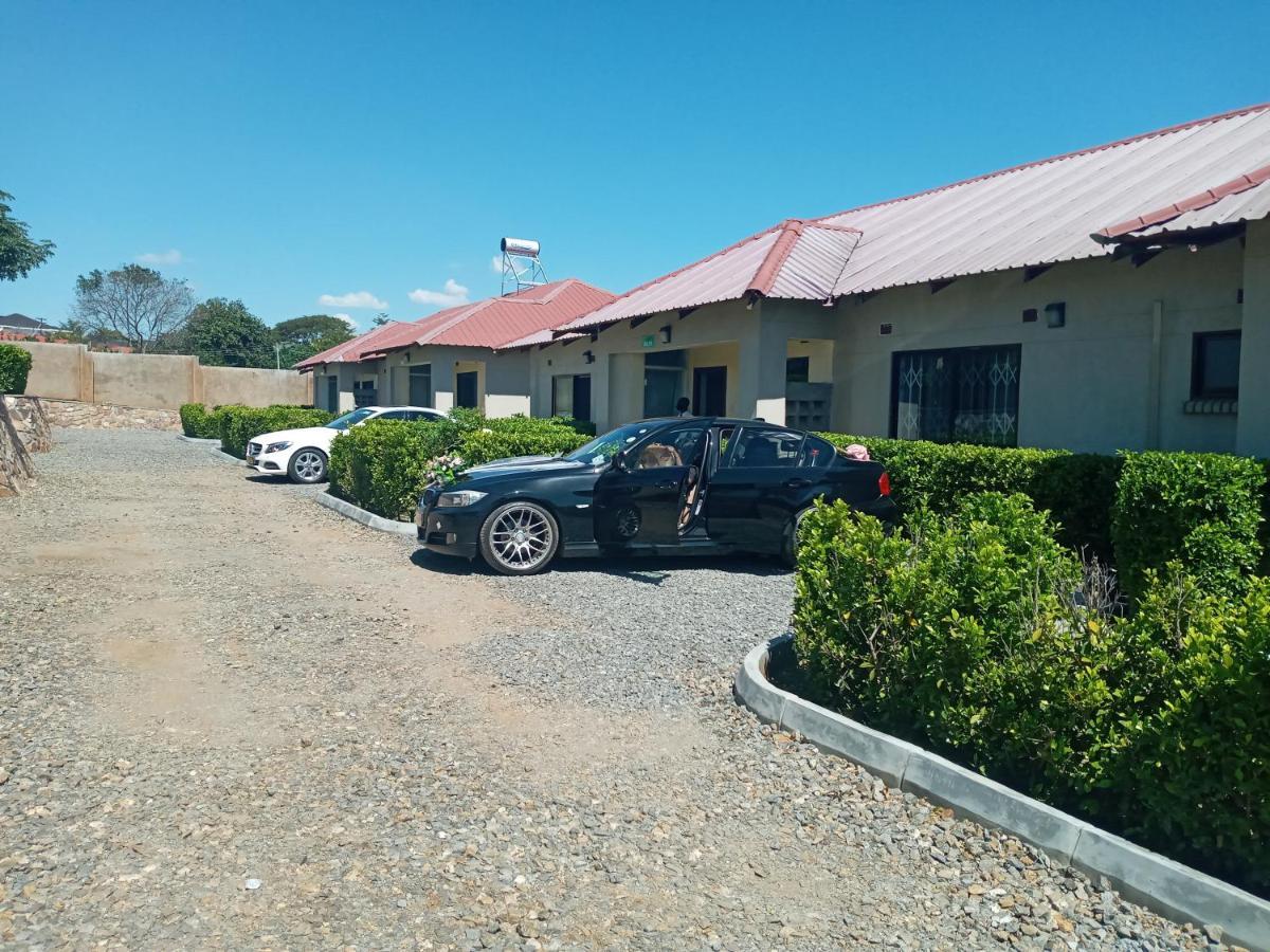 Douglas Lodge & Apartments Lilongwe Exterior photo